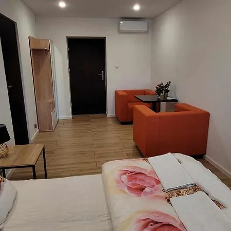 Noclegi W Dawnej Lazni Zarki Esterno foto